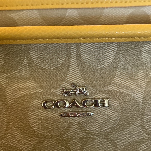 Vintage Coach purse - C logo with yellow accents, like new! - Picture 4 of 13